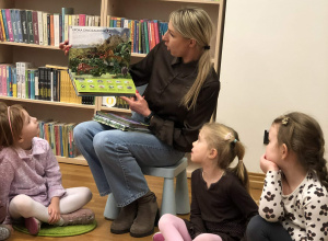Kolejna wizyta czterolatków w bibliotece