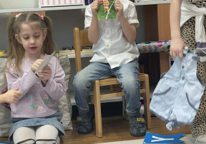 Noego pokazuje zdjęcia