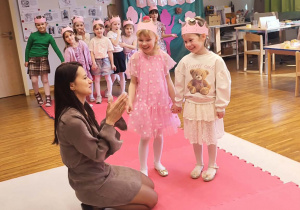 Dziewczynki na wybiegu