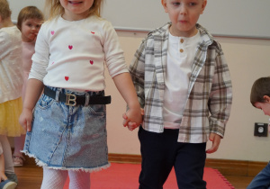 Vanessa z Marcelem idą po czerwonym dywanie