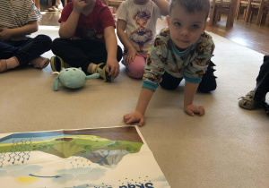 dzieci dowiaduja sie skąd sie bierz deszcz