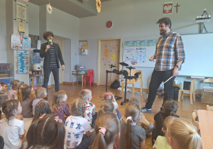 pan Jacek przedstawia perkusistę