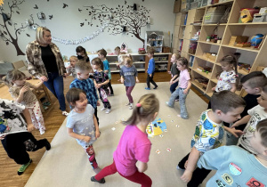 Dzieci podczas zabawy