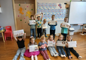 Dzieci prezentują informacje o Zespole Downa