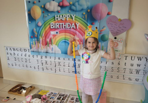 Julia pozuje z linią życia