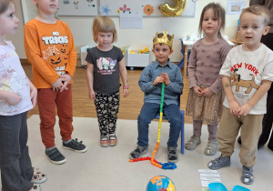 dzieci śpiewają sto lat