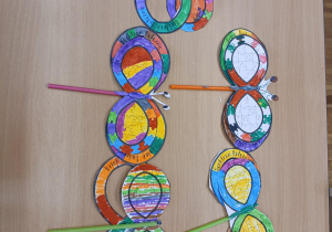 Kolorowe motyle wykonane przez dzieci