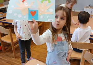 Tosia chwali się swoją praca