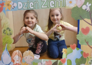 Dziewczynki w fotobudce
