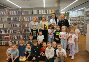 Pamiątkowe zdjęcie z bibliotekarkami