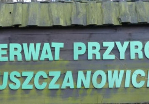 tablica z napisem Rezerwat Przyrody Łuszczanowice