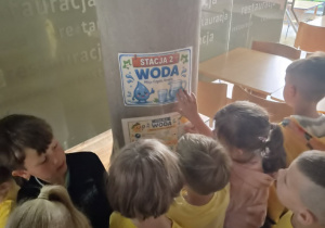 dzieci odnajdują kolejna stację