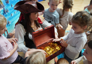 Czterolatki podczas spotkania z piratami