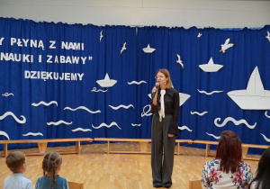 Pani Dyrektor wita gości