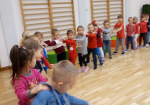 Zabawy mikołajkowe z elfem w pociągu