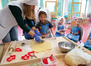 Pieczenie i dekorowanie pierniczków świątecznych