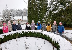 radość dzieci ze wspólnych spacerów